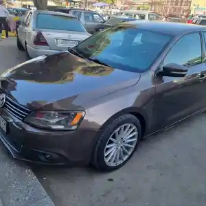 Volkswagen Jetta, 2012