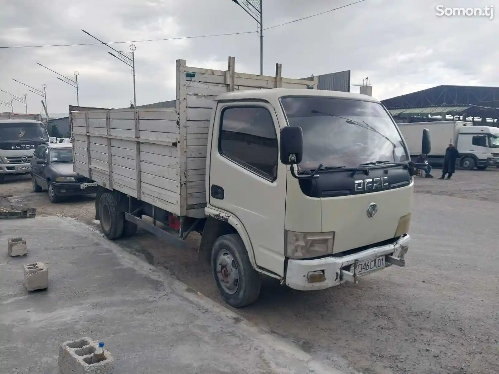Бортовой грузовик Dongfeng-1