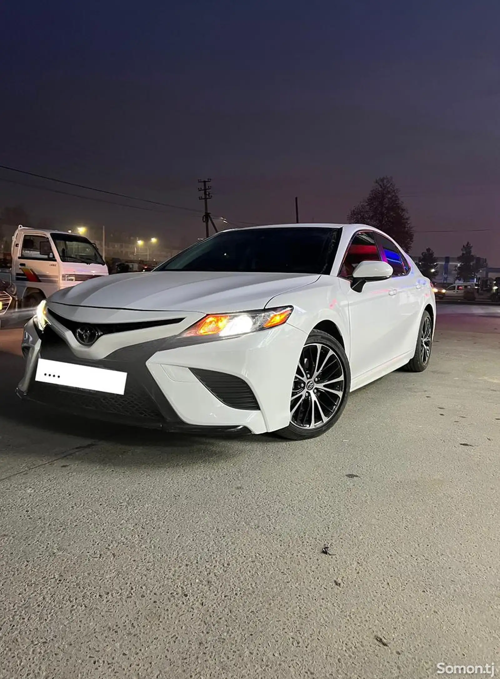 Toyota Camry, 2018-1