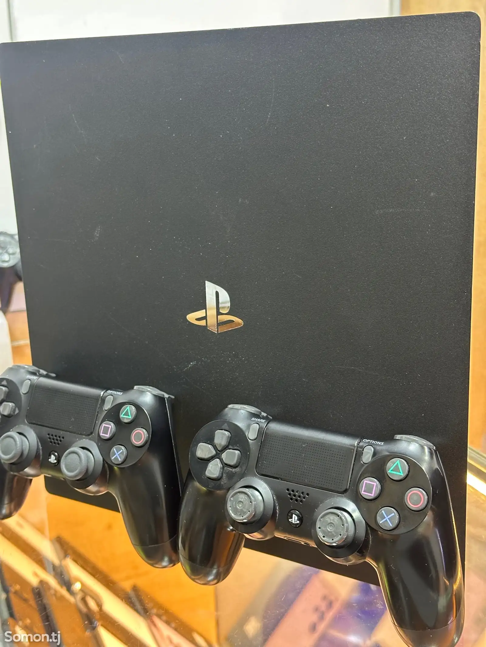 Игровая приставка PlayStation 4 Pro 1TB-1