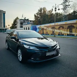 Toyota Camry, 2018