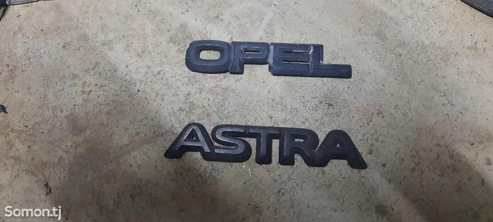 Логотип-значок от Opel Astra