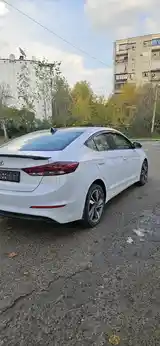 Hyundai Elantra, 2018-6