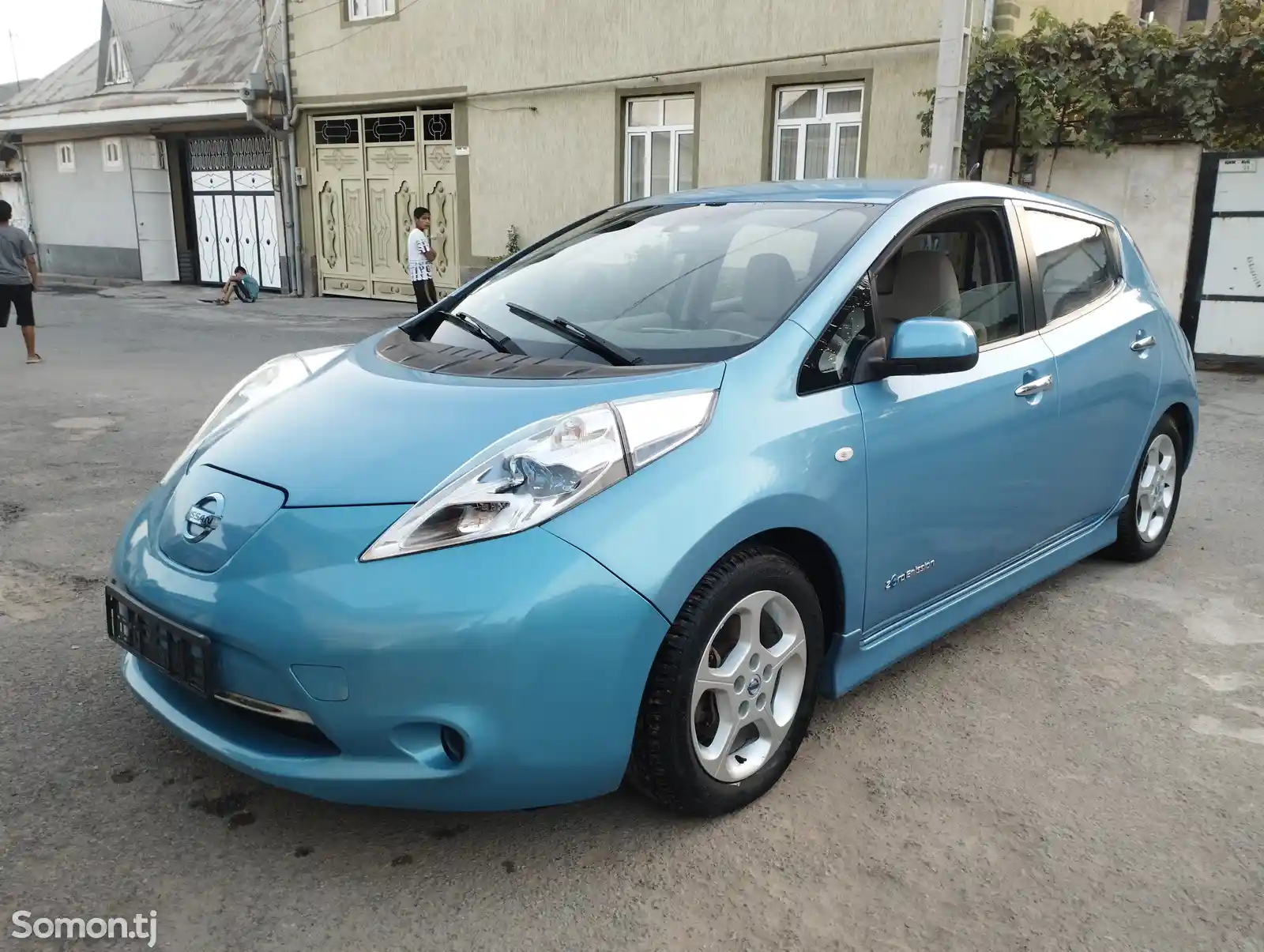 Nissan Leaf, 2011-1