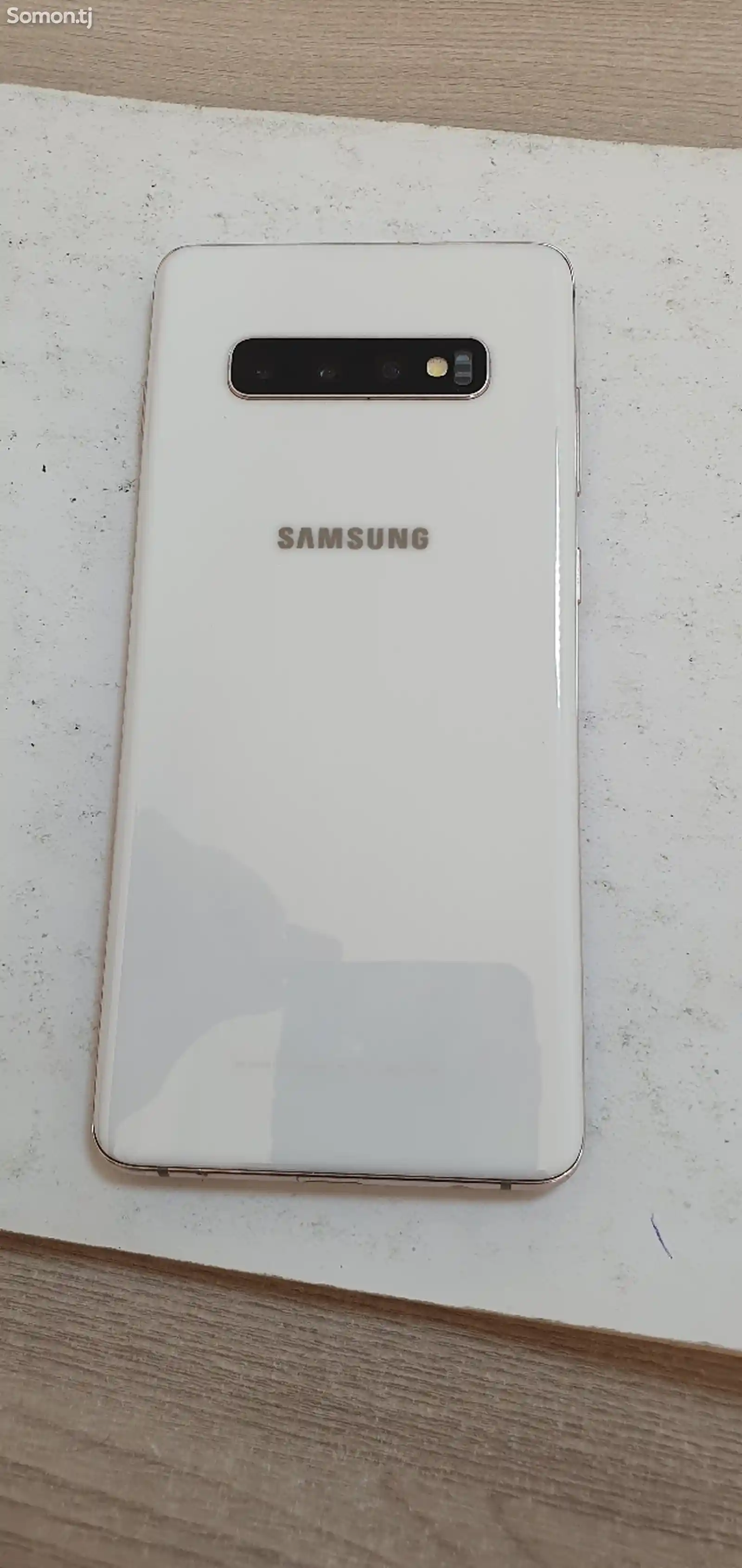 Samsung Galaxy S10+-4