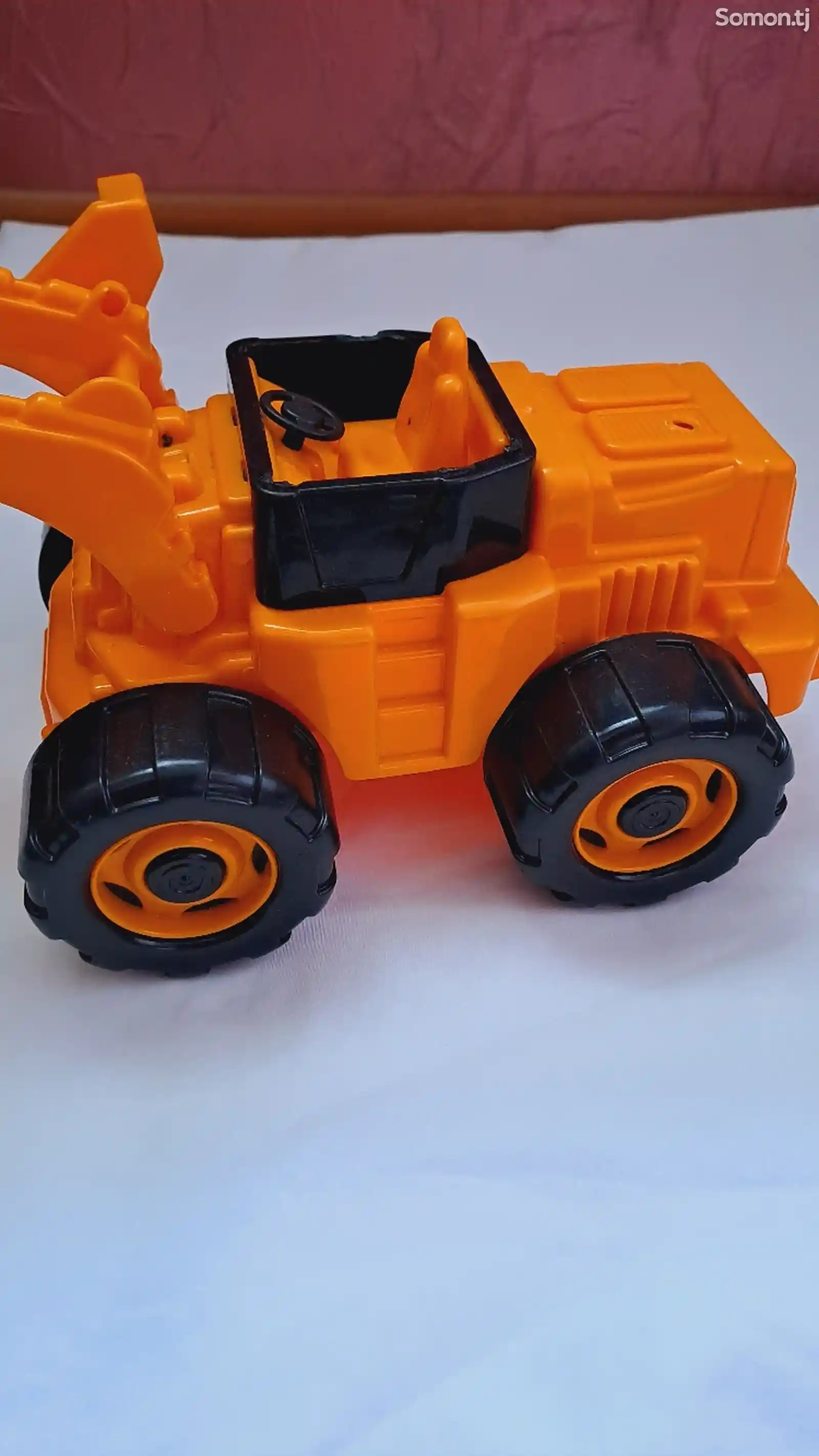 Игрушечный трактор-2