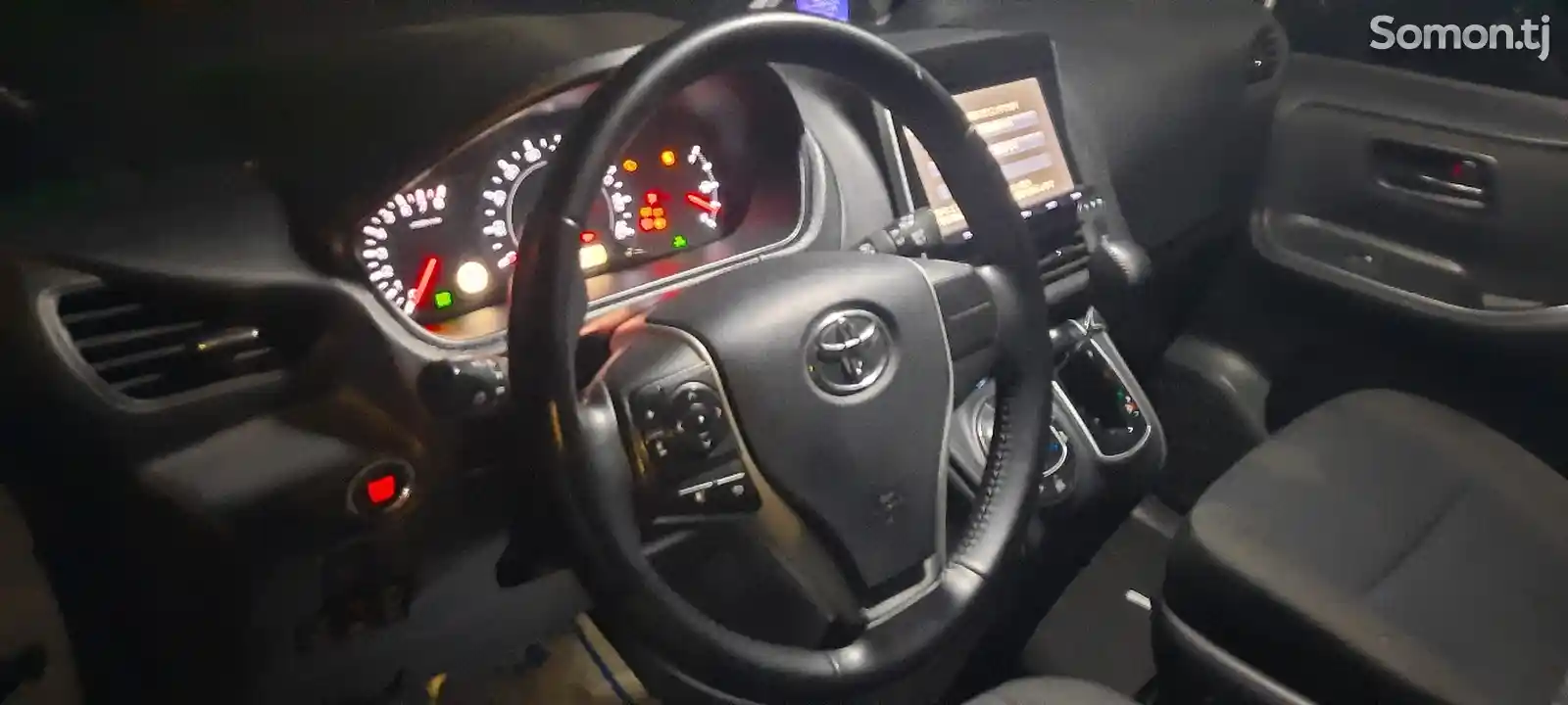 Toyota Voxy, 2015-1