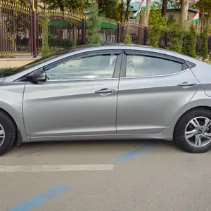 Hyundai Elantra, 2011