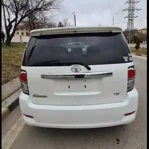 Заводское заднее стекло на Toyota Rumion