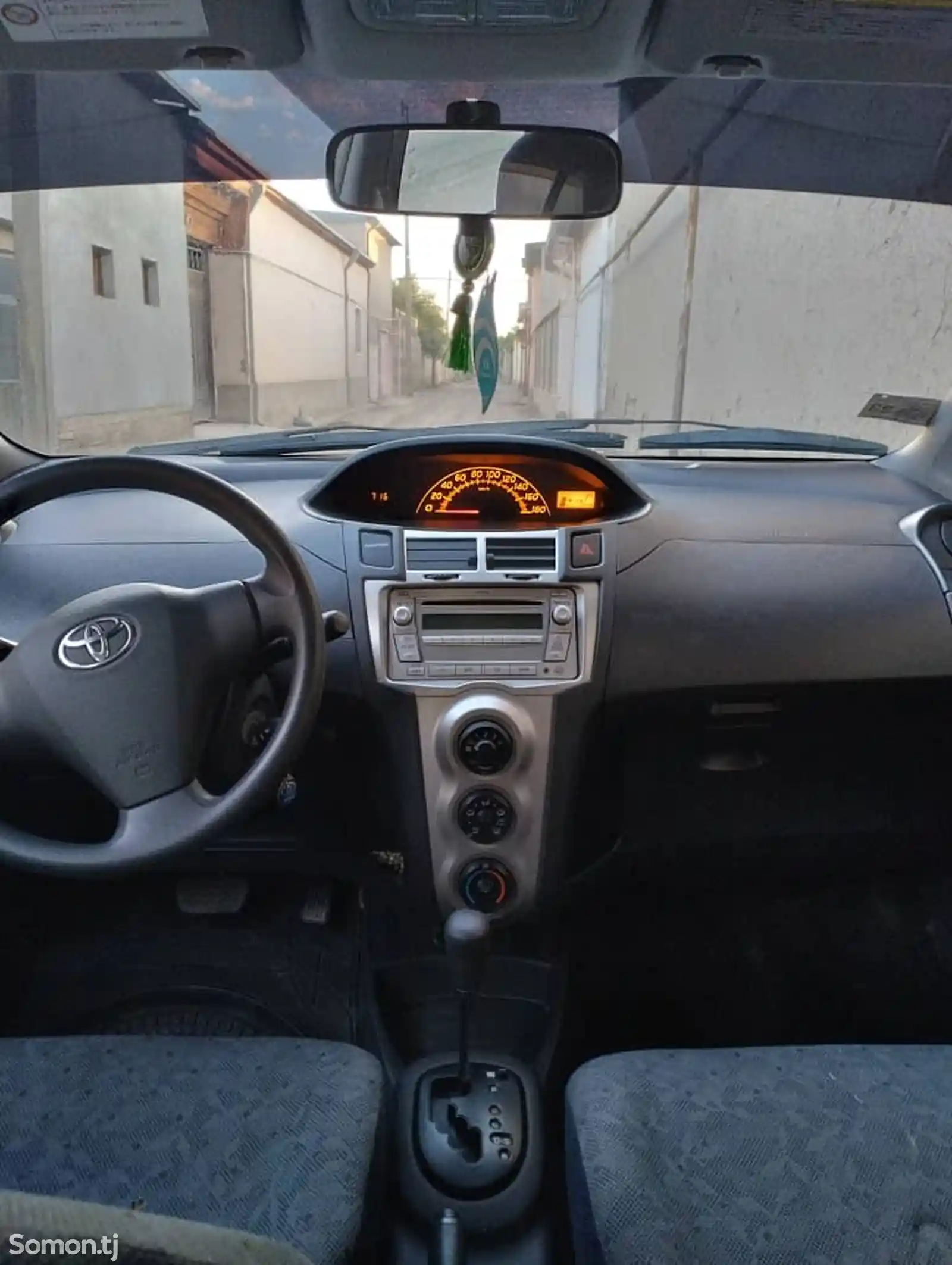 Toyota Vitz, 2010-4
