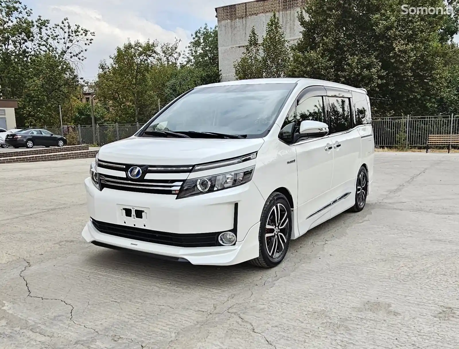 Toyota Voxy, 2015-2