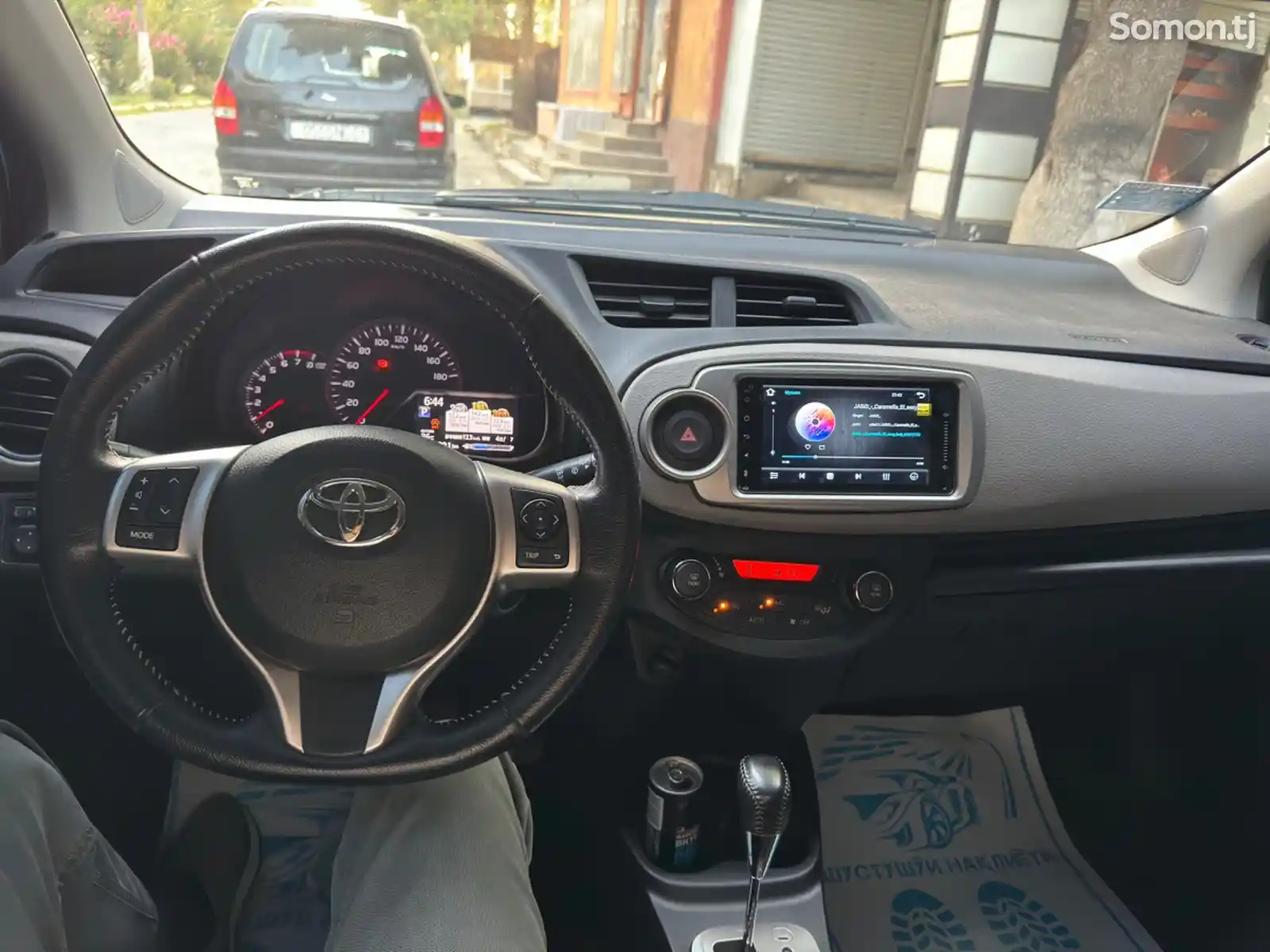 Toyota Vitz, 2015-10