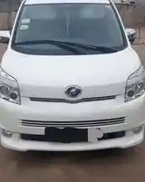 Toyota Voxy, 2010-3