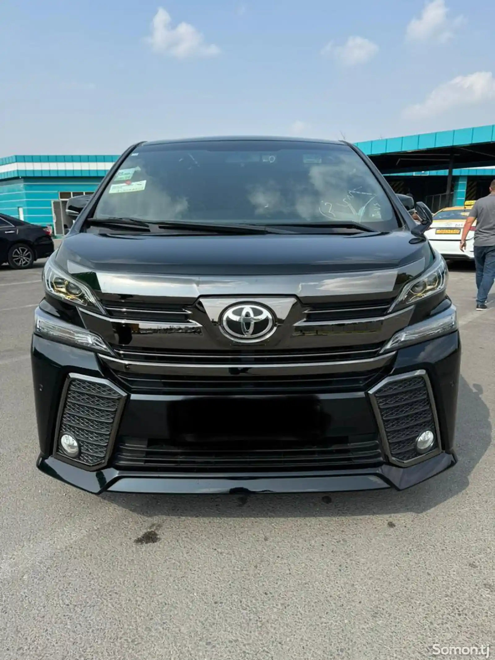 Toyota Vellfire, 2017-1