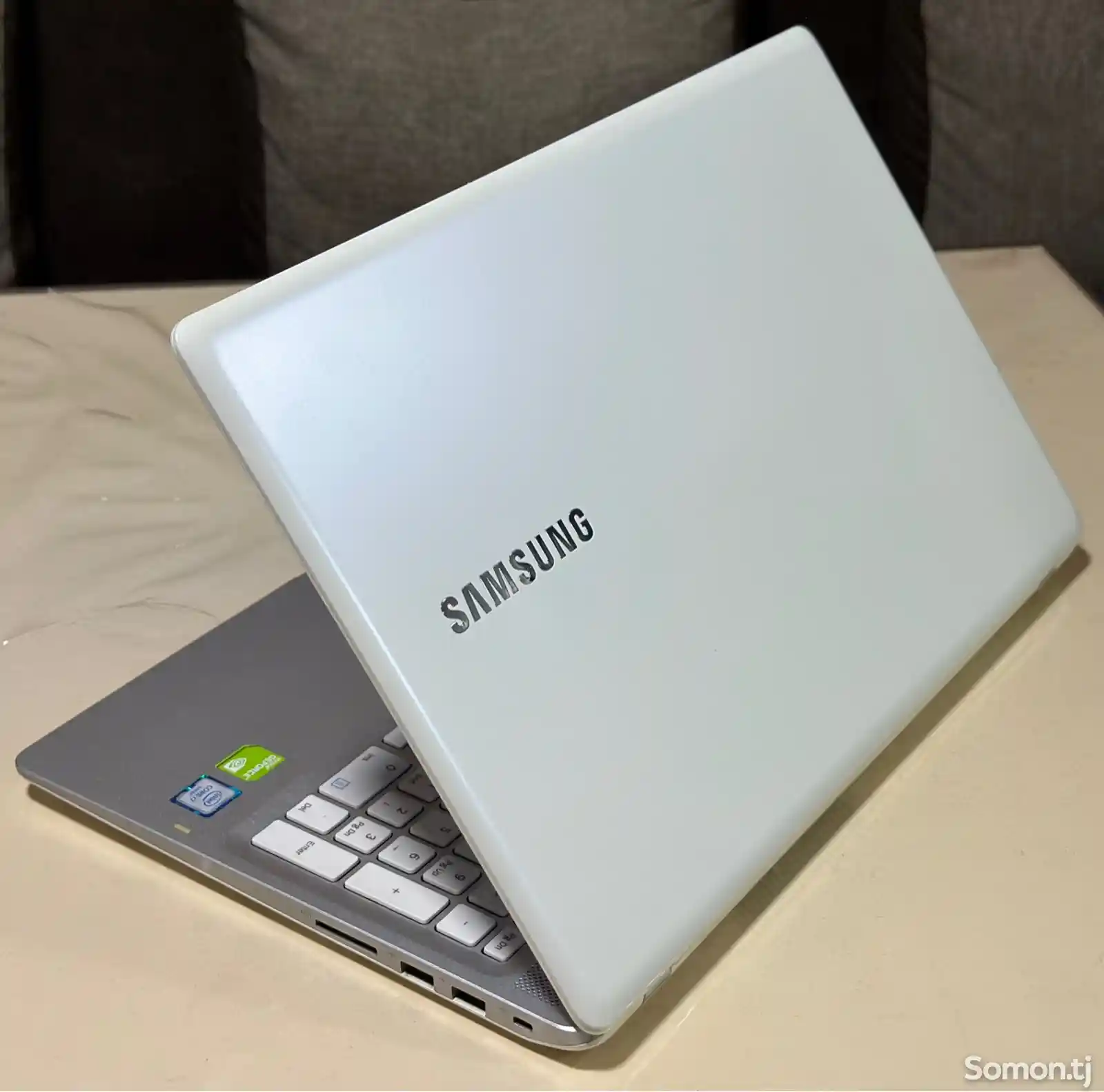 Ноутбук Samsung 500R5L i7-6gen-4