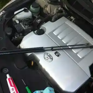 Амартизатор капота от Toyota Camry 2