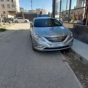 Hyundai Sonata, 2010