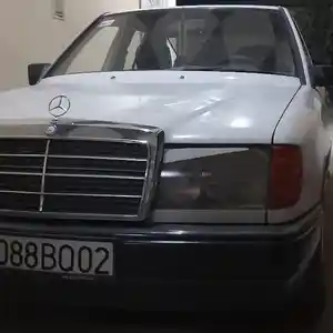 Mercedes-Benz W124, 1989