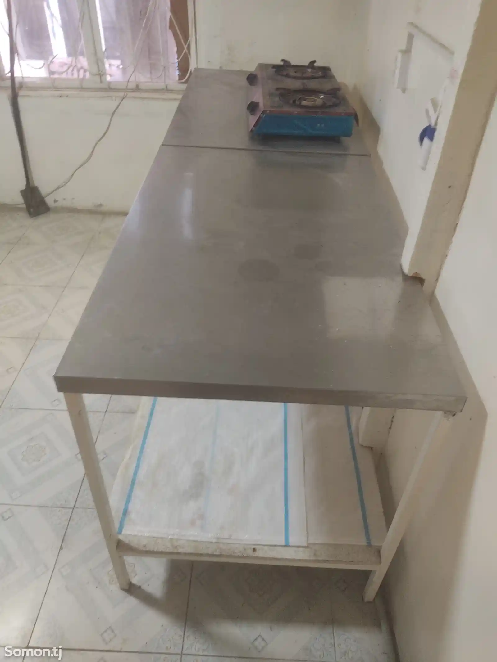 Кухонный стол с нержавеющим листом-1