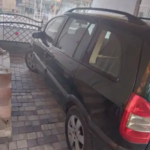 Opel Zafira, 2001