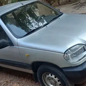 Chevrolet Niva, 2004