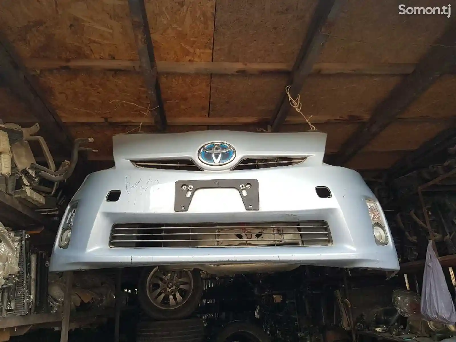 Бампер от Toyota Prius-3