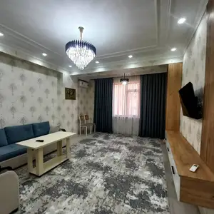 2-комн. квартира, 2 этаж, 75м², Универмаг