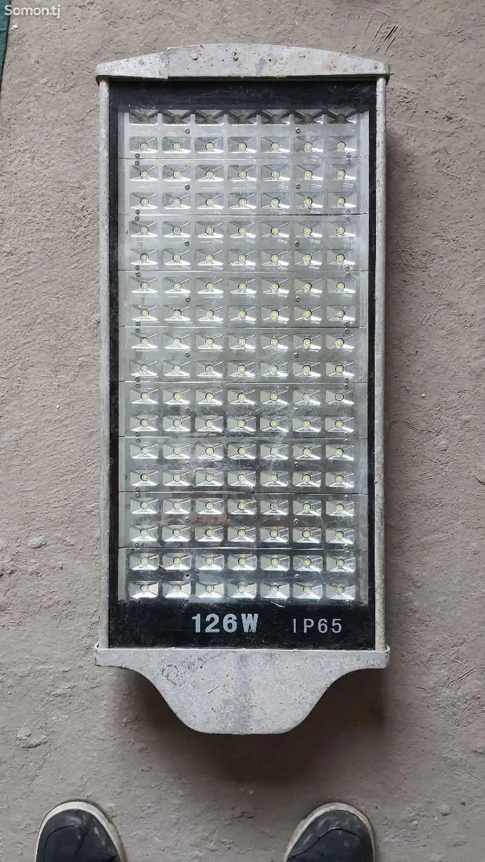 Светодиодный прожектор-1