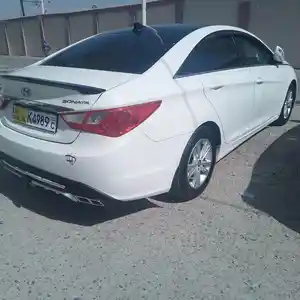 Hyundai Sonata, 2011