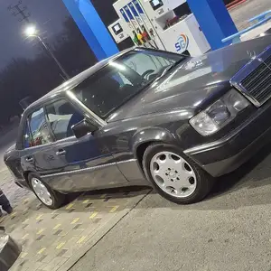 Mercedes-Benz W124, 1991