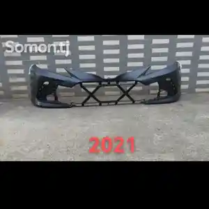 Передний бампер на Toyota Camry 6 2021