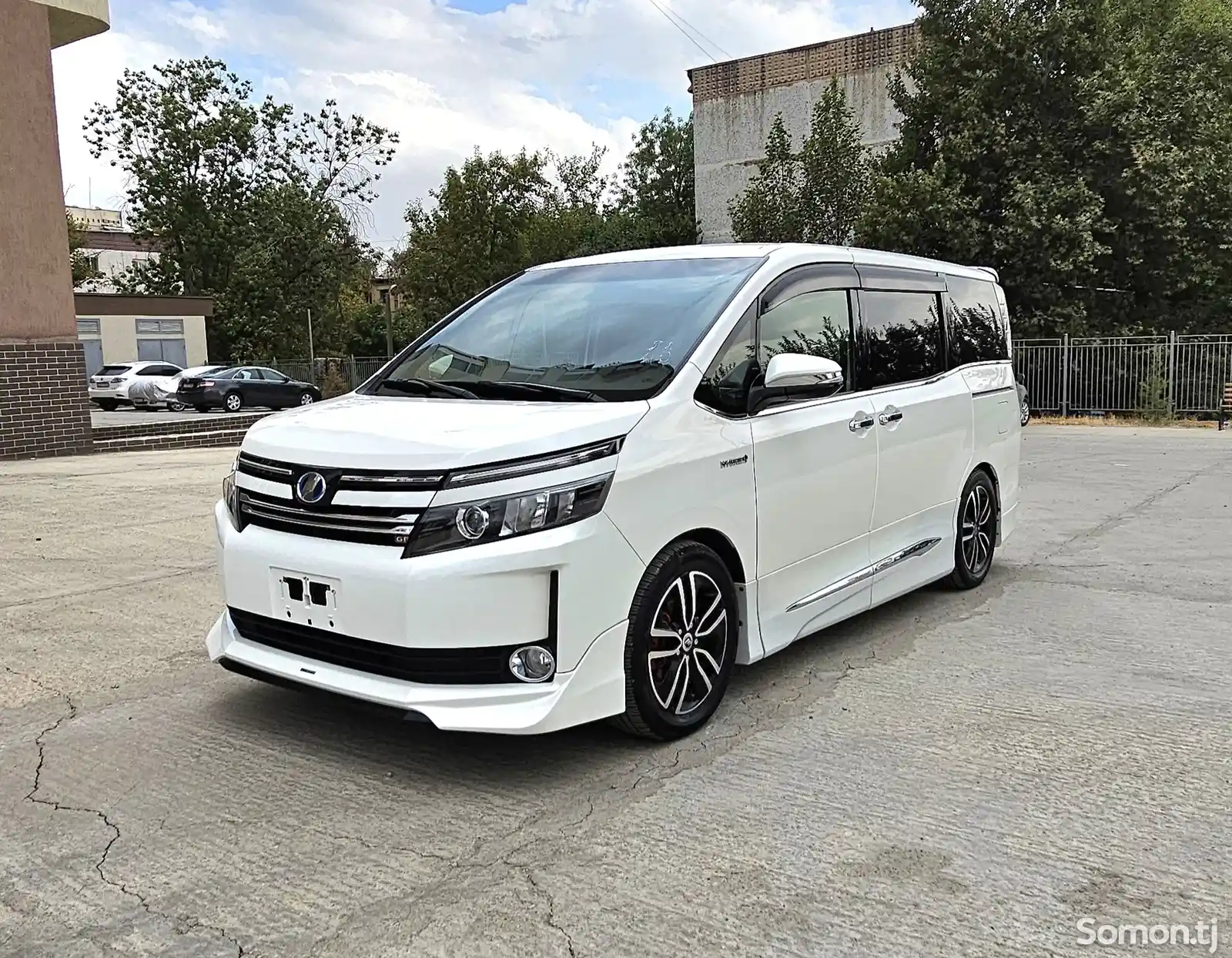 Toyota Voxy, 2015-11