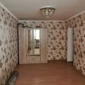 2-комн. квартира, 4 этаж, 40 м², Шараки Хиштгарон 5, Ҷ/Д Баҳор, хонаи 8