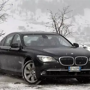 Капот от BMW 7серия 2012