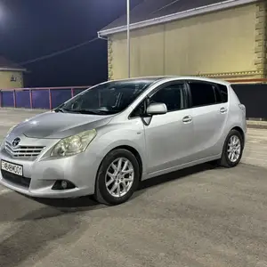 Toyota Verso, 2010