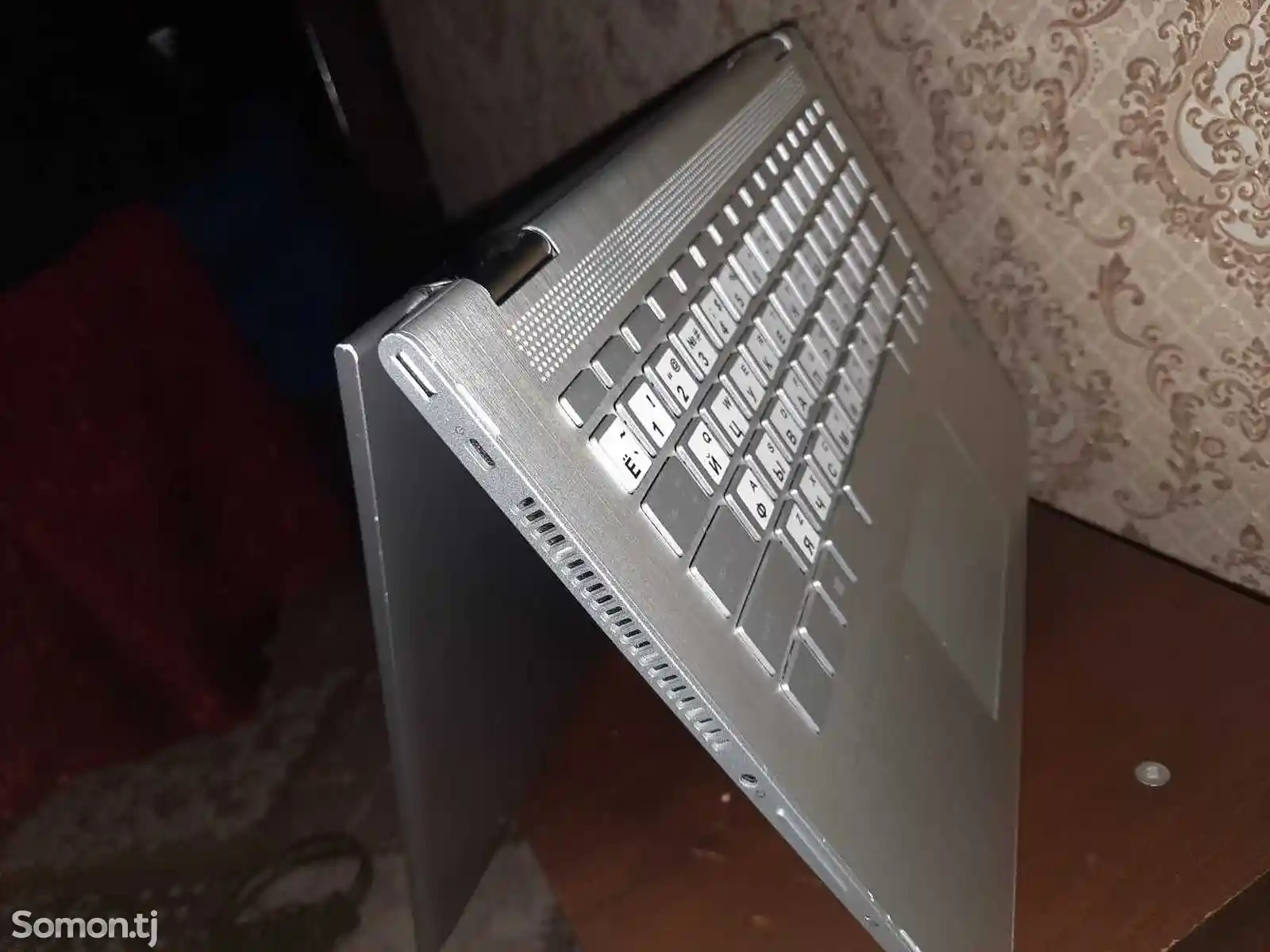 Ноутбук HP-8
