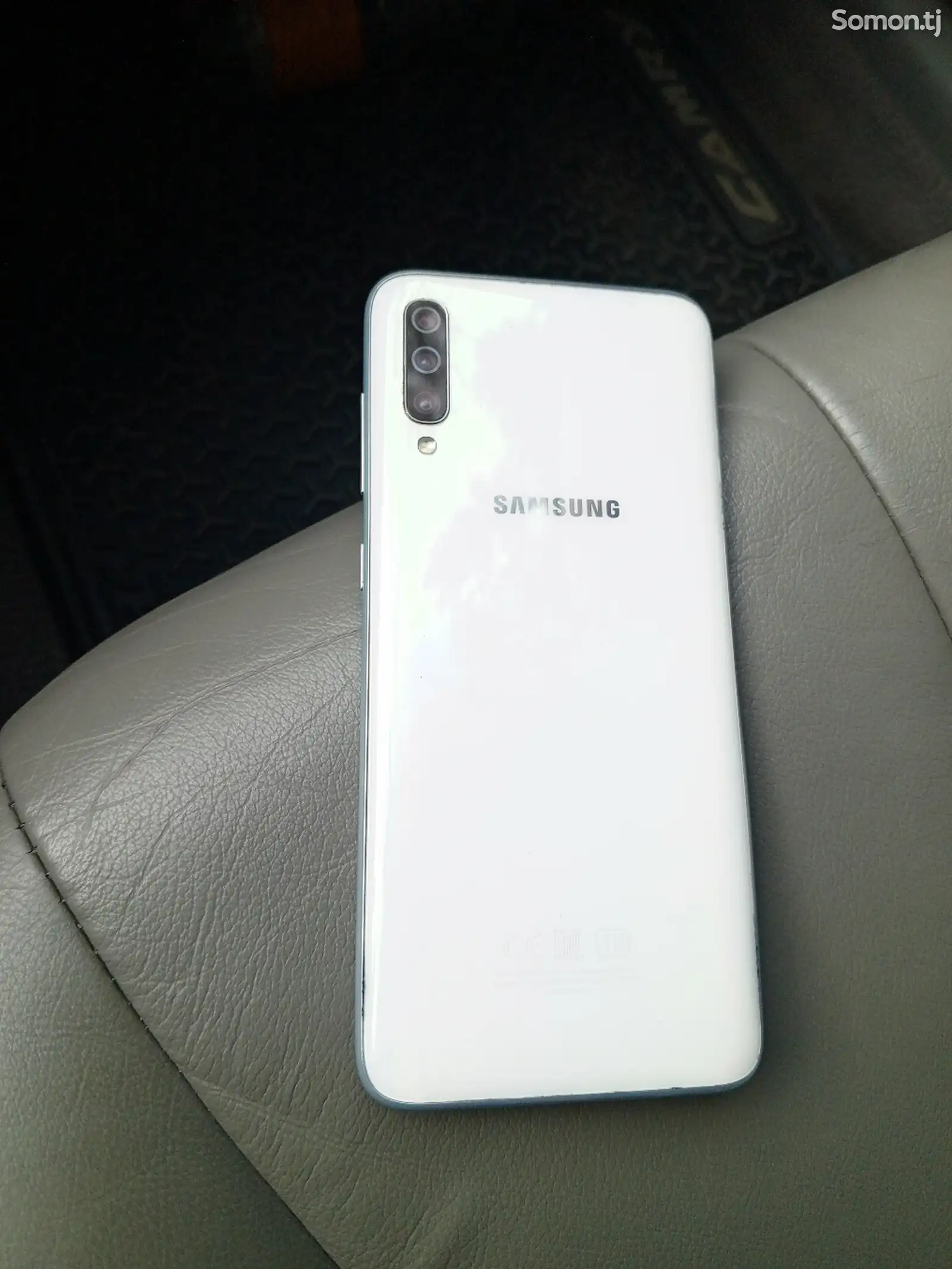 Samsung Galaxy A70-1