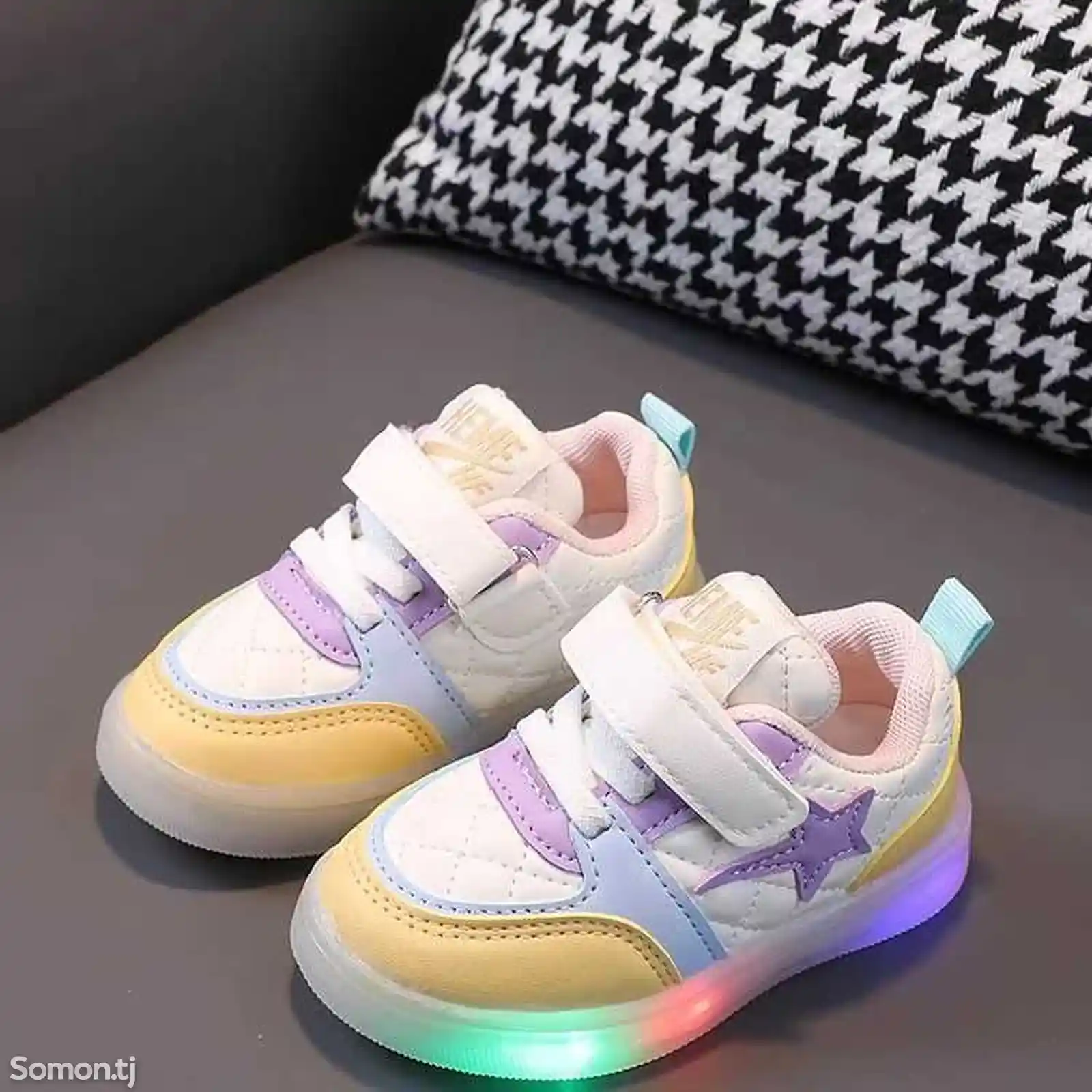 Детские кроссовки со светодиодной подсветкой-3