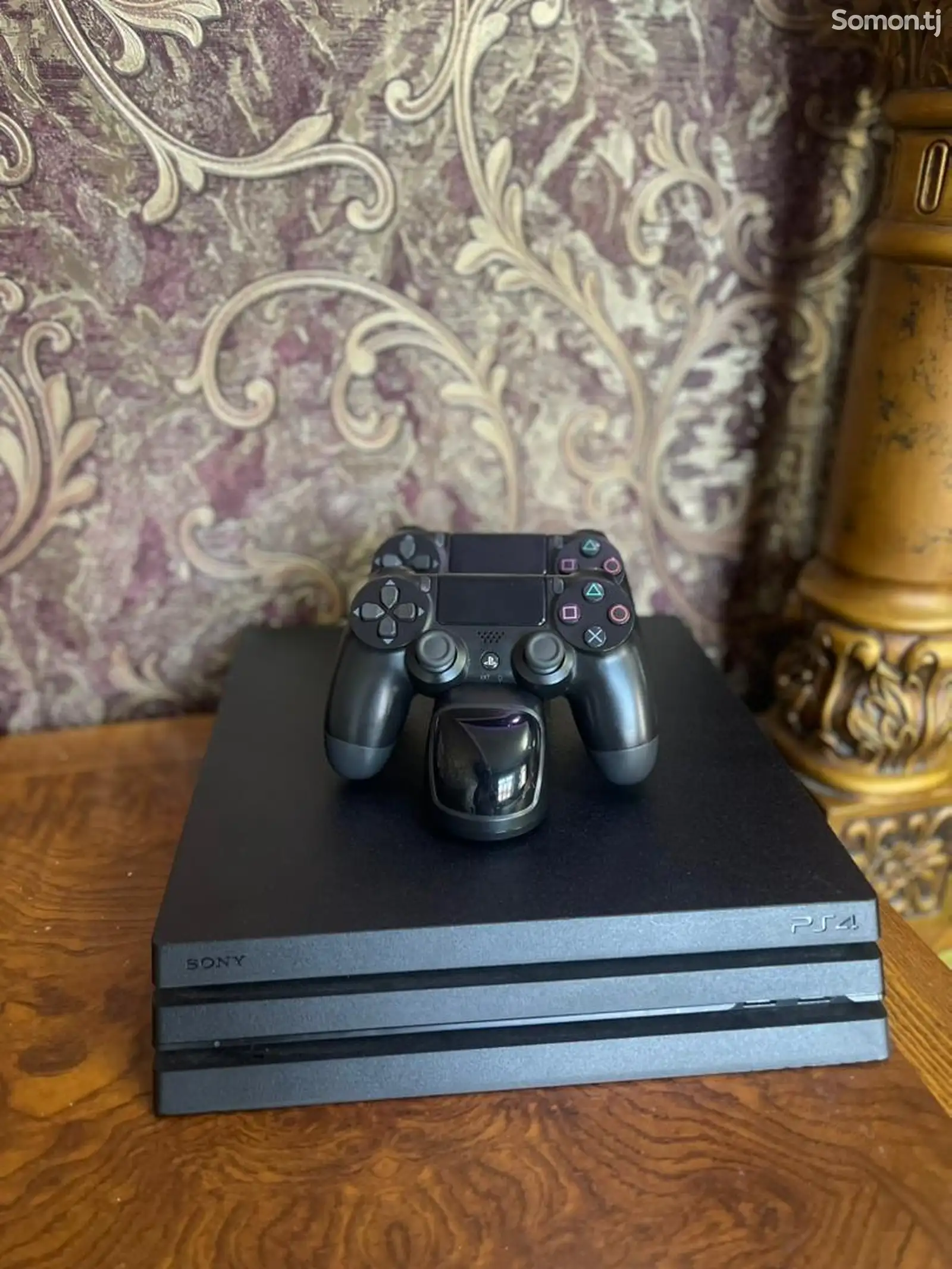 Игровая приставка Sony PlayStation 4 Pro-1