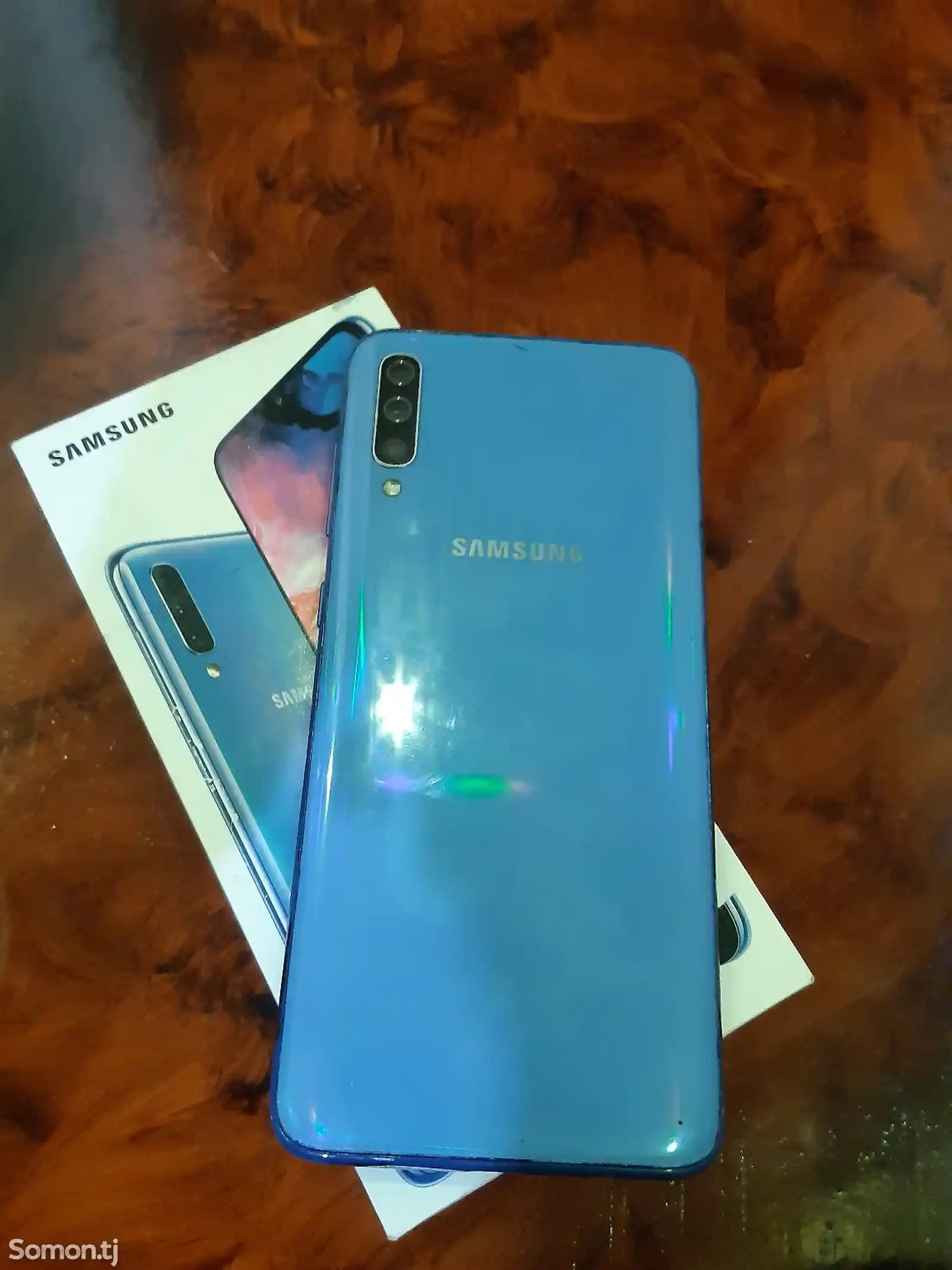 Samsung Galaxy A70-1