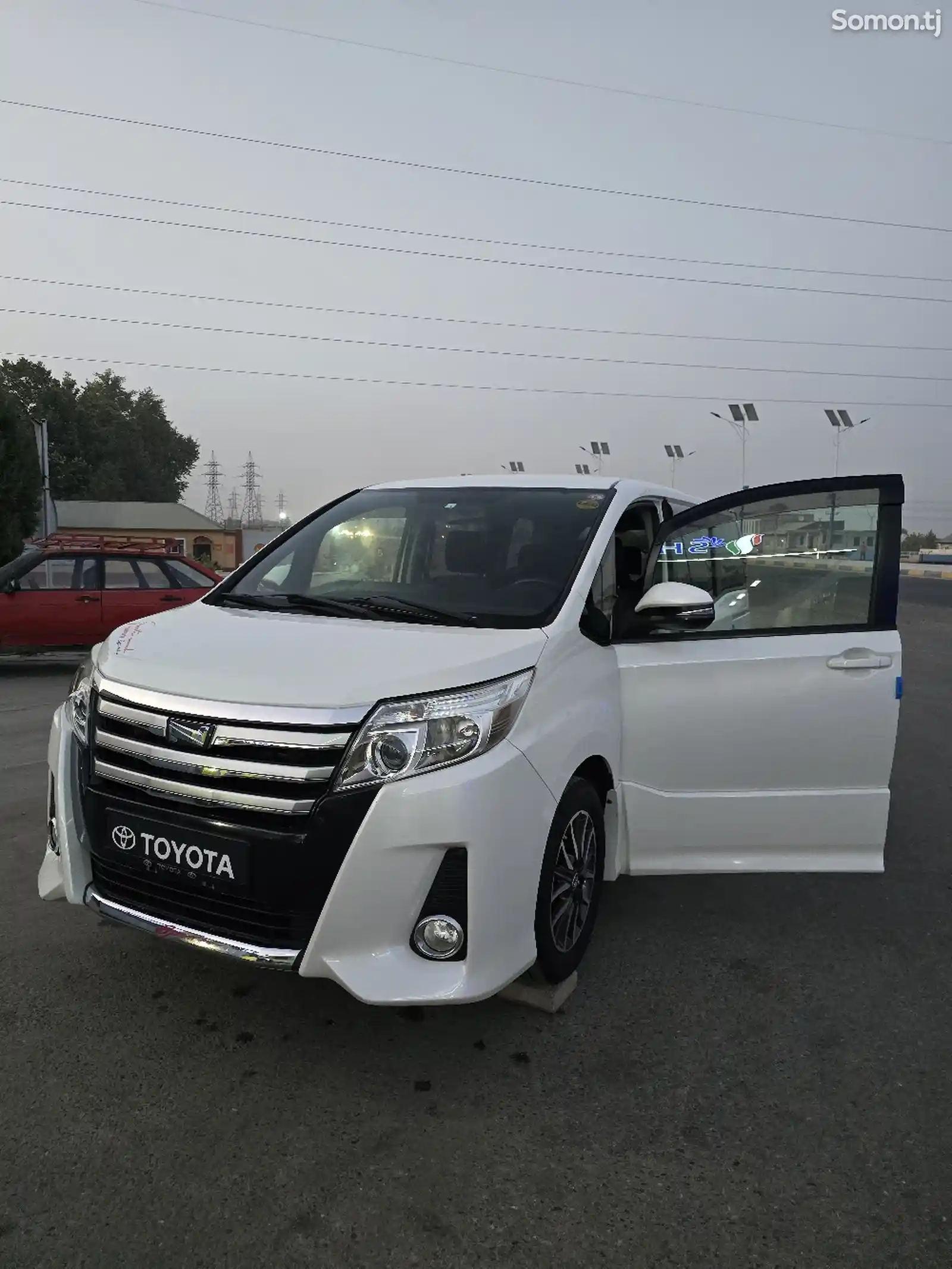 Toyota Voxy, 2014-10