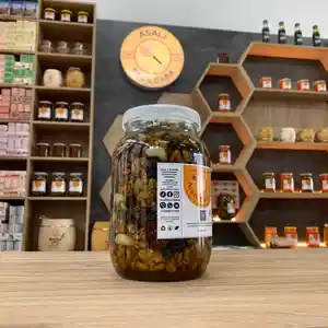 Мёд с орехами 1 литровая