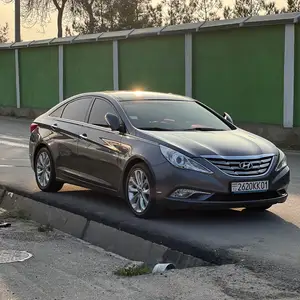 Hyundai Sonata, 2011