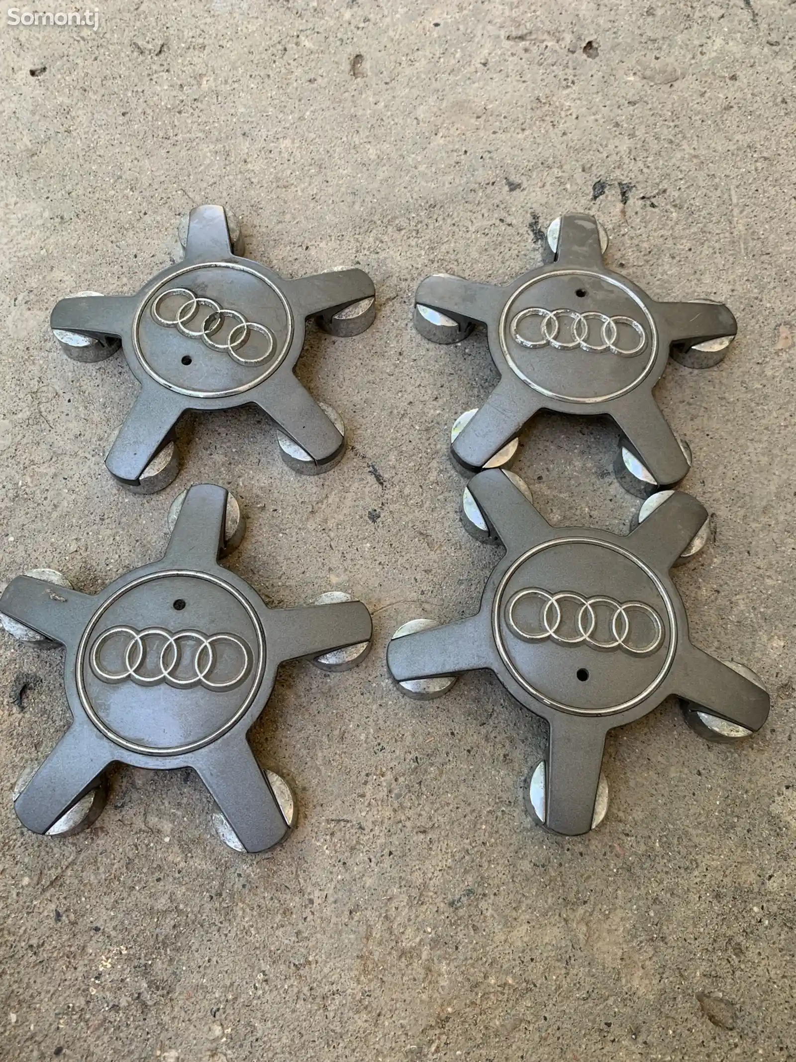 Колпачки на диски от Audi-1
