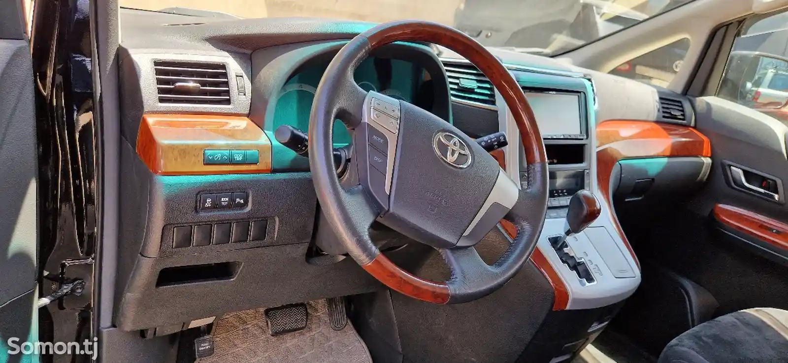Toyota Vellfire, 2014-8