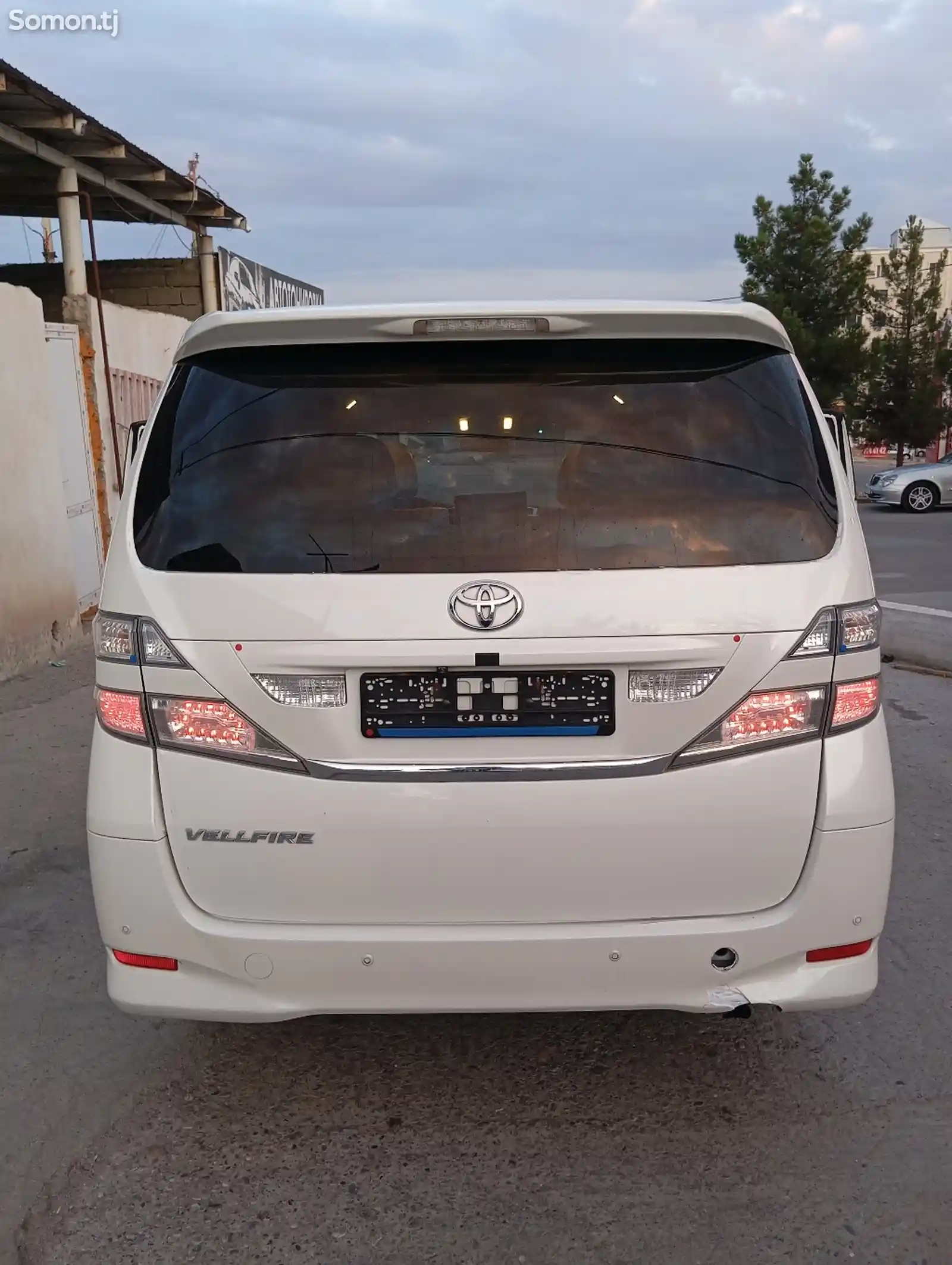 Toyota Vellfire, 2010-4