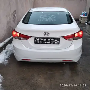 Hyundai Elantra, 2012