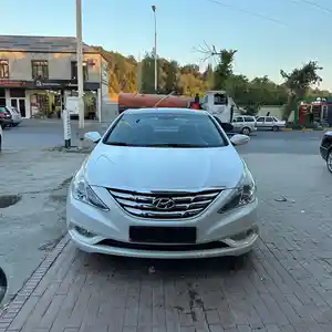 Hyundai Sonata, 2011