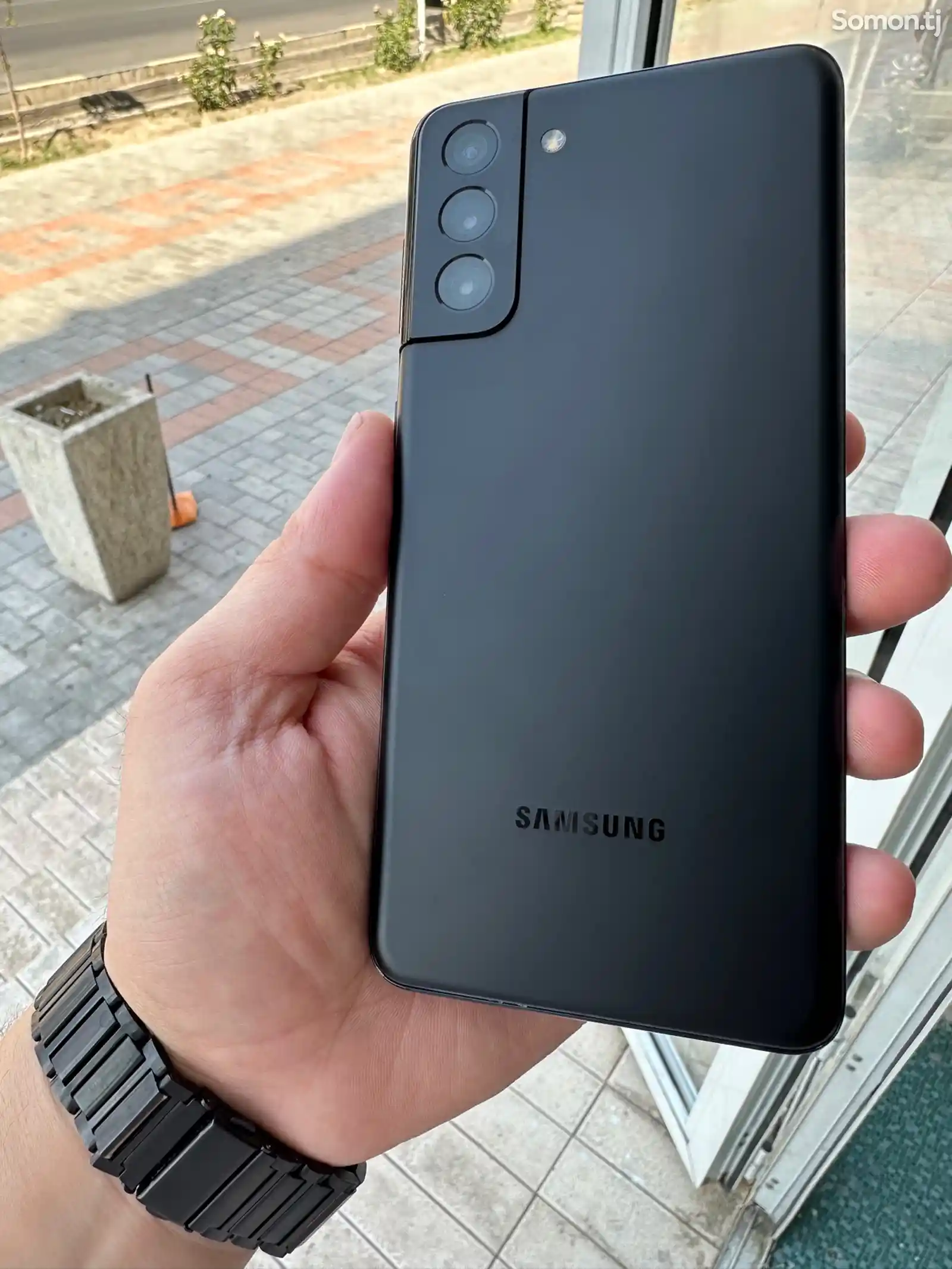 Samsung Galaxy S21 plus-1