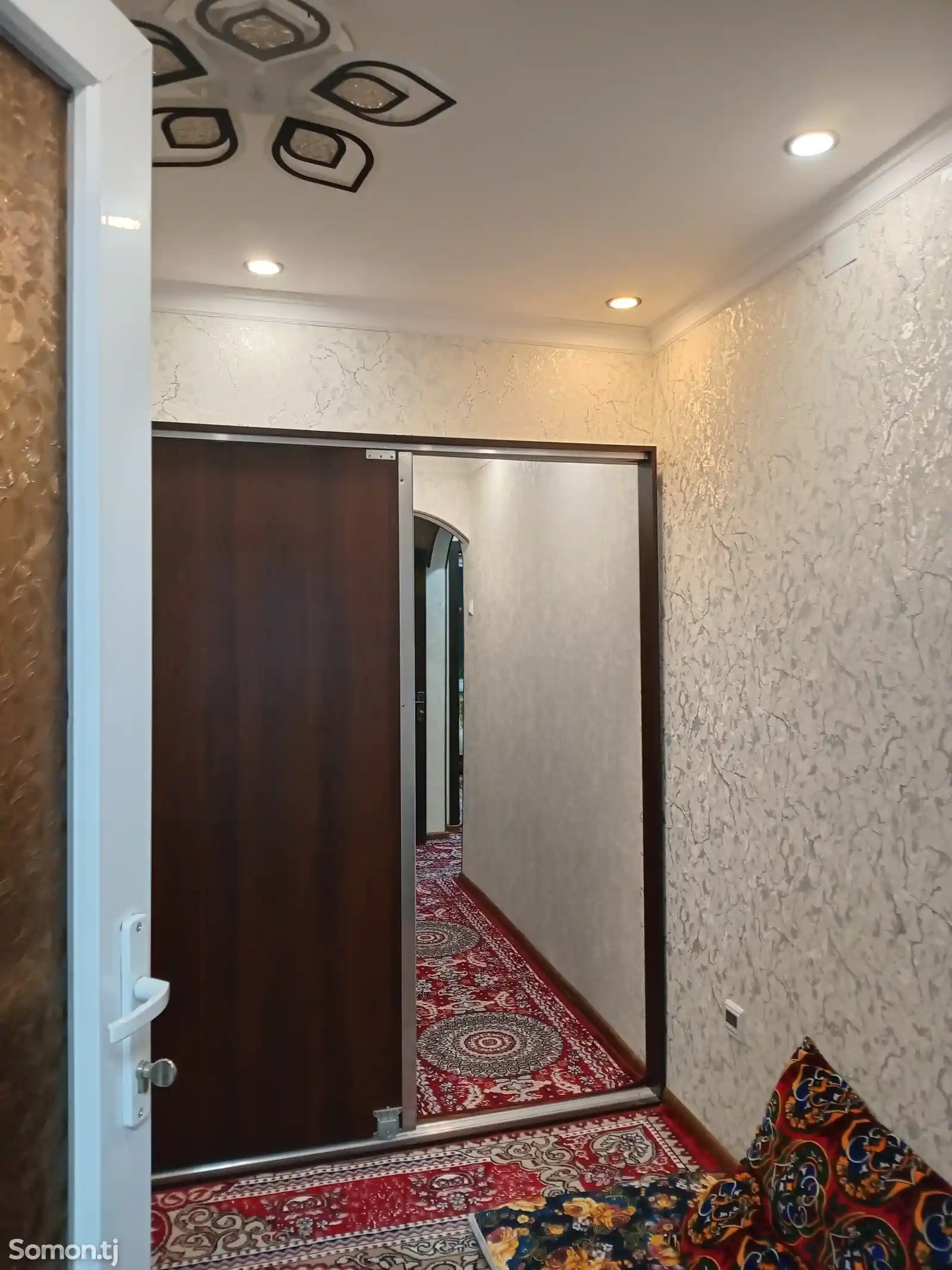 3-комн. квартира, 1 этаж, 64 м², Сино-6